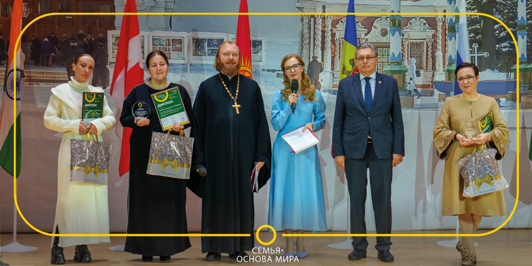 Творчество во имя семьи: в Москве наградили лучших авторов Всероссийского конкурса креативных индустрий «Семья – основа мира»